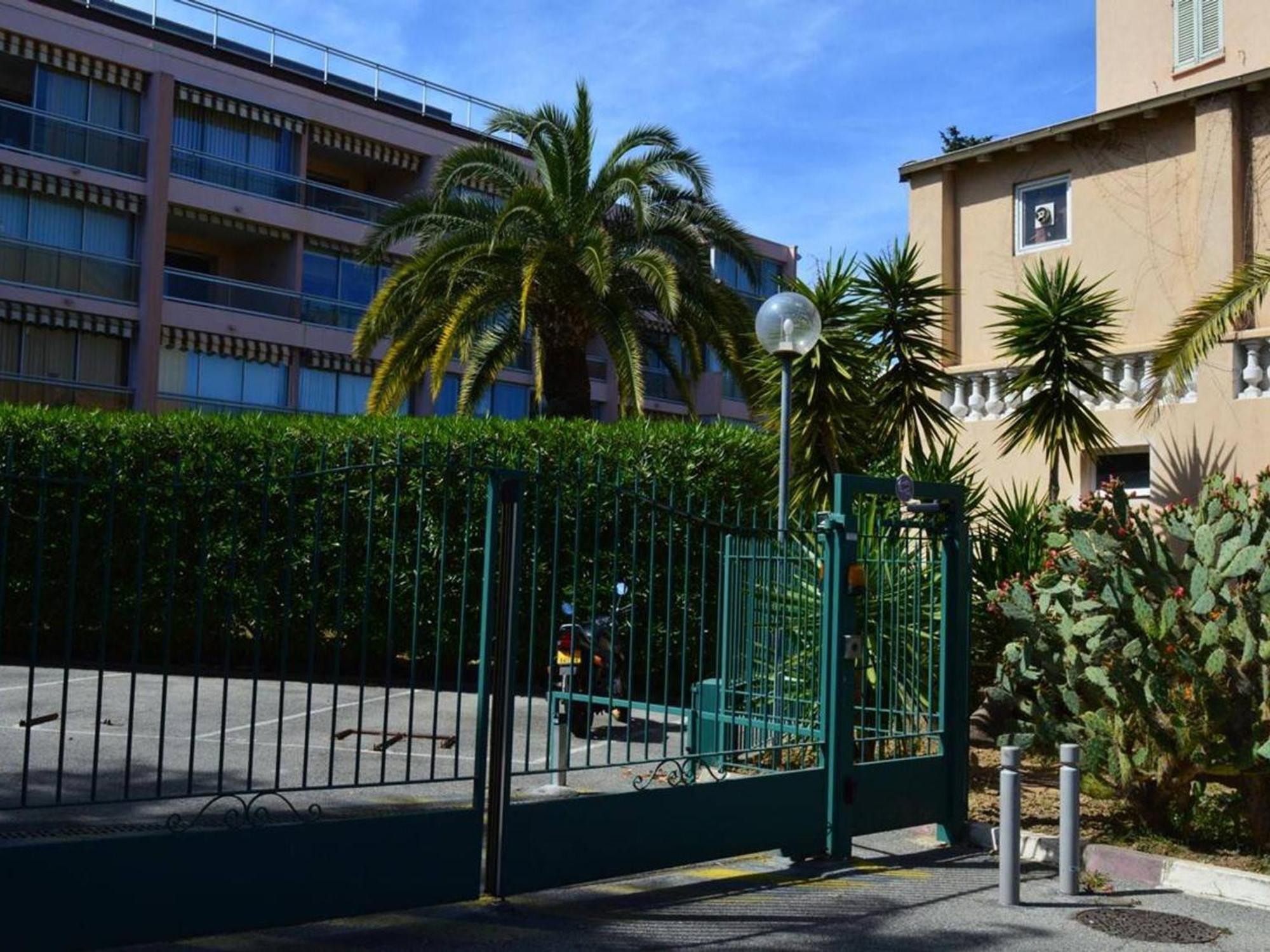 Studio Agreable Avec Loggia, Garage Et Plage A Proximite - 2 Couchages, Golfe-Juan - Fr-1-252-62 Buitenkant foto